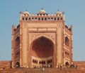 بوابة بلند دروازه بنيت من قبل جلال الدين أكبر للاحتفال بانتصاره.