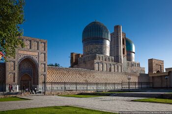 Bibi Khanym Mosque in Samarkand from north.jpg