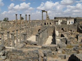 Bosra ruins - panoramio.jpg