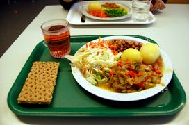 غداء مدرسي سويدي تقليدي.