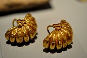 Pair of earrings with cuneiform inscriptions, 2093–2046 BC; gold; Sulaymaniyah Museum (Sulaymaniyah, Iraq)