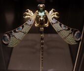 The Dragonfly brooch; by René Lalique; circa 1897–1898; gold, vitreous enamel, chrysoprase, chalcedony, moonstone and diamond; height: 23 cm, width: 26.5 cm; Calouste Gulbenkian Museum (Lisboa, Portugal)