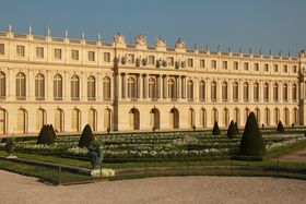 Garden facade of the Palace of Versailles, April 2011 (11).jpg