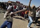 احتجاجات في جنوب أفريقيا على سوء الأوضاع الاقتصادية.