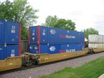 Articulated well cars with intermodal containers