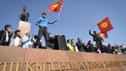 صورة من احتجاجات قيرغيزستان 2020.jpg