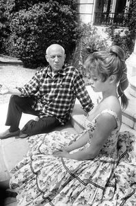 Pablo Picasso and Brigitte Bardot at his studio in Vallauris during the 1956 Cannes Film Festival.jpg