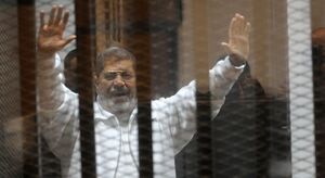 محمد مرسي أثناء المحاكمة