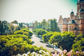 Chernivtsi (Romanian: Cernăuți)