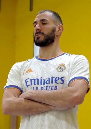 Karim Benzema wearing Real Madrid home kit 2021-2022.jpg