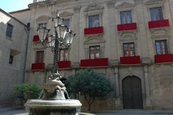 ميدان القصر الـ Episcopal في سلسونة