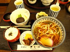 المطبخ الياباني: مجموعة غداء أودون.