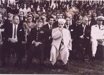 الشيخ عبد الله العلايلي في إحدى المناسبات الإجتماعية و يظهر خلفه الشيخ بيار الجميل