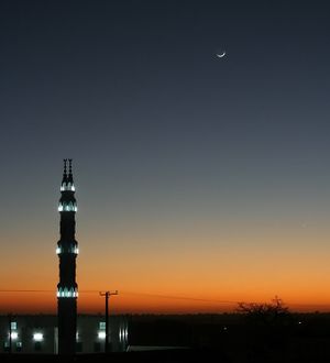 مسجد في نيالا عند الغروب.