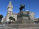 2016 Plaza de La Intdependencia Palacio Salvo y estatua ecuestre de Artigas - Montevideo.jpg