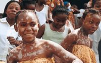 فتيات بوبيات في غينيا الاستوائية.