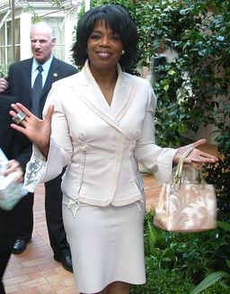 Oprah Winfrey (2004).jpg