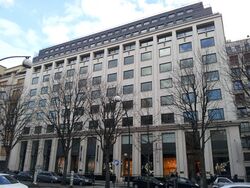 22 avenue Montaigne Paris.jpg