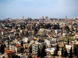 حي الشيخ جراح. في الخلفية، يظهر وسط مدينة القدس