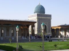 ضريح الإمام البخاري.