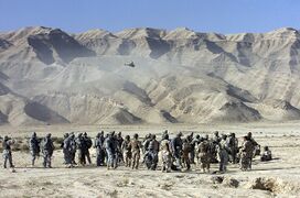 Soldiers in front of Hamrin mountains.jpg